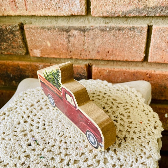 *Fresh Cut Tree & Truck Wood Sitter - Picture 4 of 12